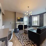 1-31 Excellent Location, Walk Everywhere Sleeps 3